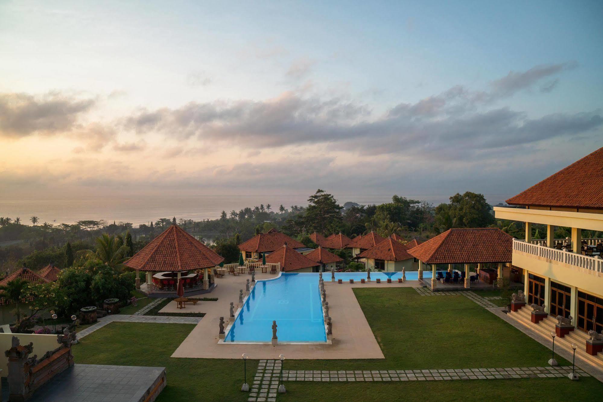 Taman Ujung Resort And Spa Jasri Exterior foto